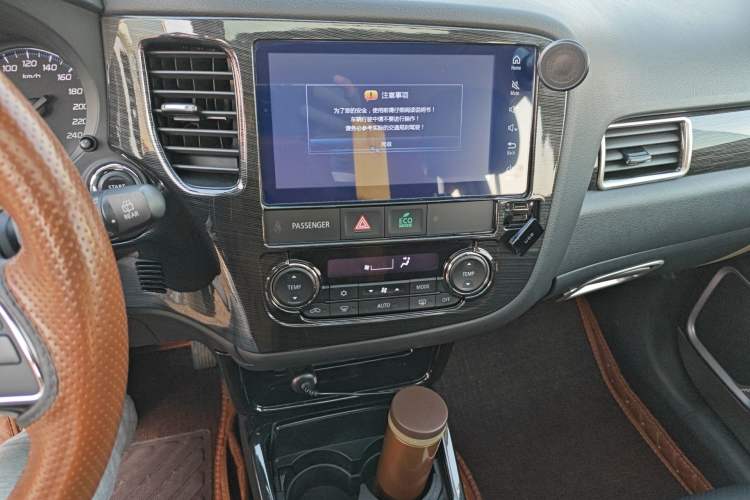 Used Mitsubishi Outlander 2018 2.4L 4x4 Elite Edition 5 Seats Audio And AC Panel