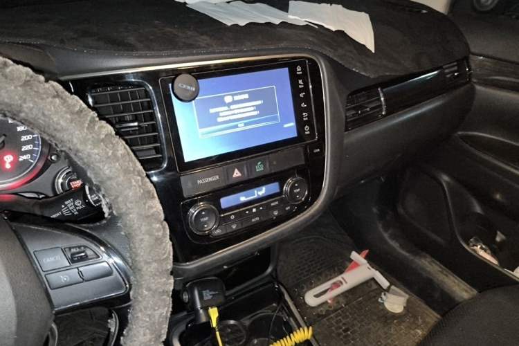 Used Mitsubishi Outlander 2018 2.0L Two-Wheel Drive Glory Edition 5 Seats Audio And AC Panel