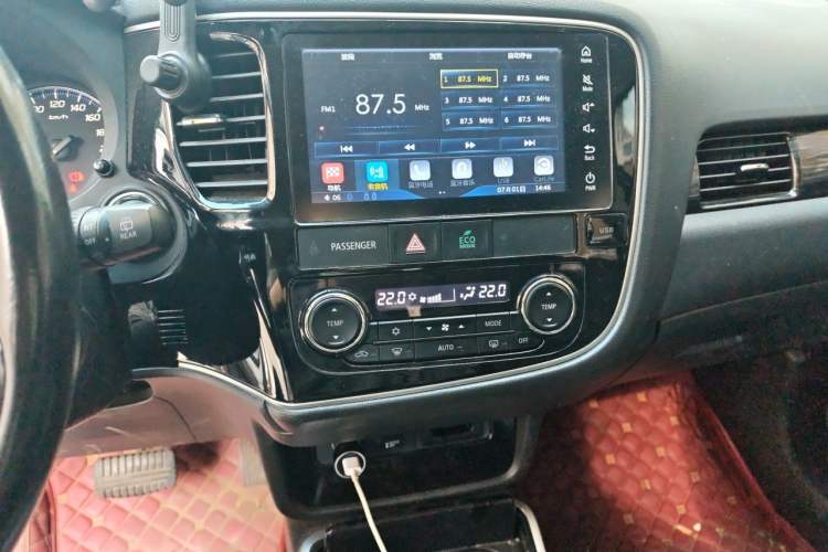 Used Mitsubishi Outlander 2018 2.4L 4x4 Elite Edition 5 Seats Audio And AC Panel