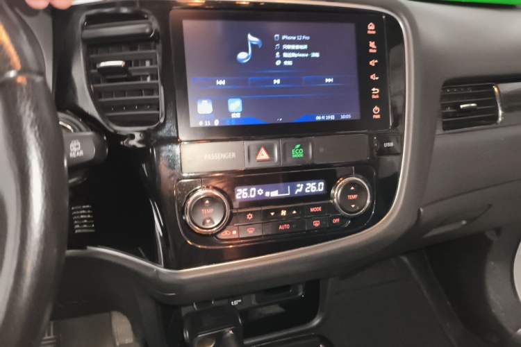 Used Mitsubishi Outlander 2018 2.4L 4x4 Elite Edition 5 Seats Audio And AC Panel