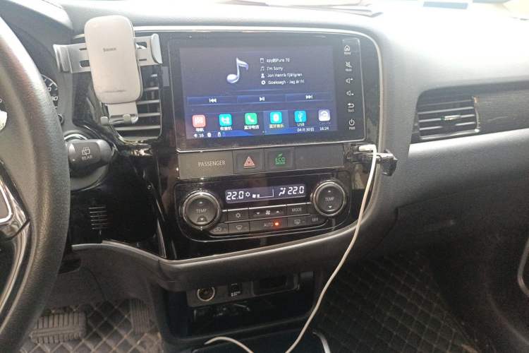 Used Mitsubishi Outlander 2018 2.4L 4x4 Elite Edition 5 Seats Audio And AC Panel