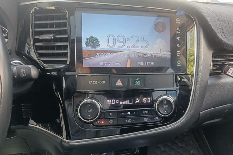 Used Mitsubishi Outlander 2018 2.4L 4x4 Elite Edition 5 Seats Audio And AC Panel