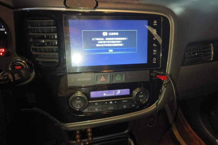 Used Mitsubishi Outlander 2018 2.0L Two-Wheel Drive Glory Edition 5 Seats Audio And AC Panel
