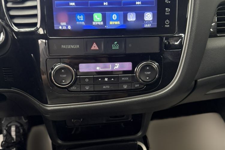 Used Mitsubishi Outlander 2018 2.0L Two-Wheel Drive Glory Edition 5 Seats Audio And AC Panel