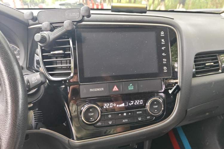 Used Mitsubishi Outlander 2018 2.0L Two-Wheel Drive Glory Edition 5 Seats Audio And AC Panel