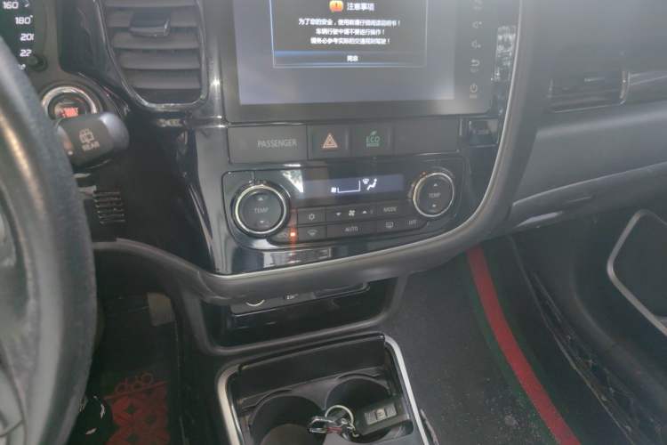 Used Mitsubishi Outlander 2018 2.4L 4x4 Luxury Edition 7-Seater Audio And AC Panel
