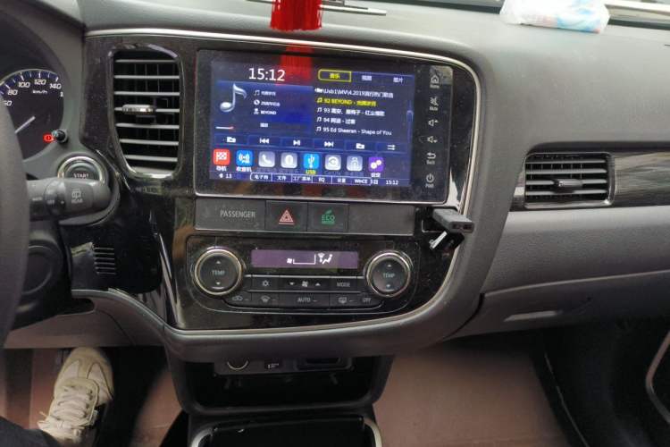 Used Mitsubishi Outlander 2018 2.4L 4x4 Elite Edition 5 Seats Audio And AC Panel