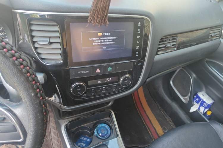 Used Mitsubishi Outlander 2018 2.4L 4x4 Elite Edition 5 Seats Audio And AC Panel