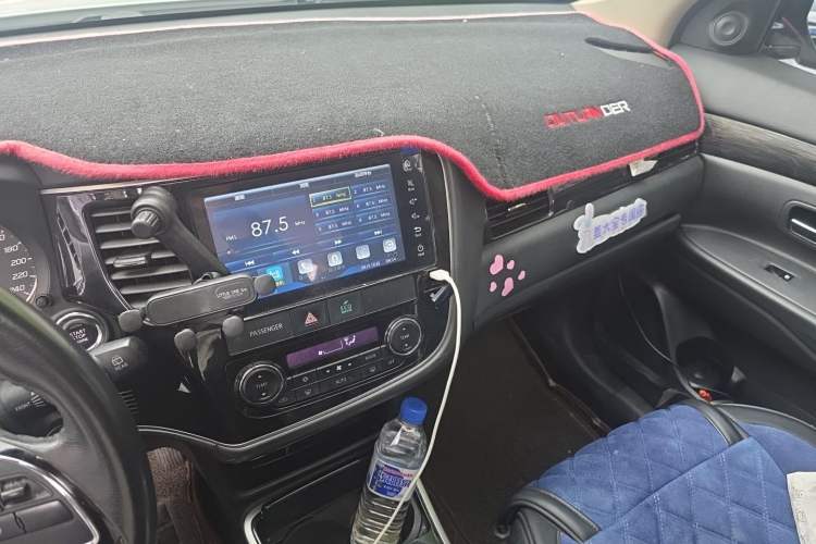 Used Mitsubishi Outlander 2018 2.0L Two-Wheel Drive Glory Edition 5 Seats Audio And AC Panel