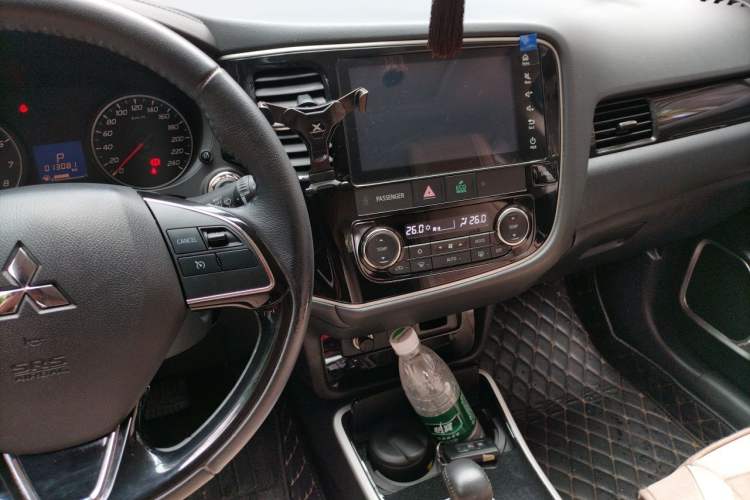 Used Mitsubishi Outlander 2018 2.0L Two-Wheel Drive Glory Edition 5 Seats Audio And AC Panel