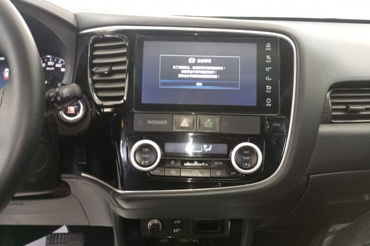 Used Mitsubishi Outlander 2018 2.4L 4x4 Elite Edition 5 Seats Audio And AC Panel