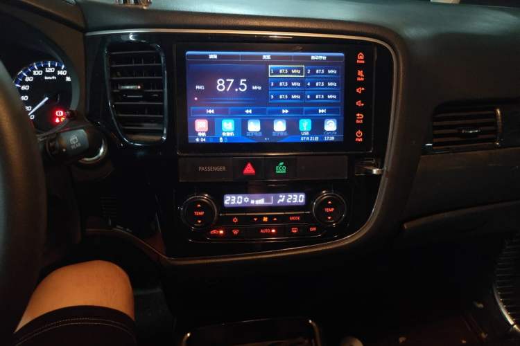 Used Mitsubishi Outlander 2018 2.4L 4x4 Elite Edition 5 Seats Audio And AC Panel