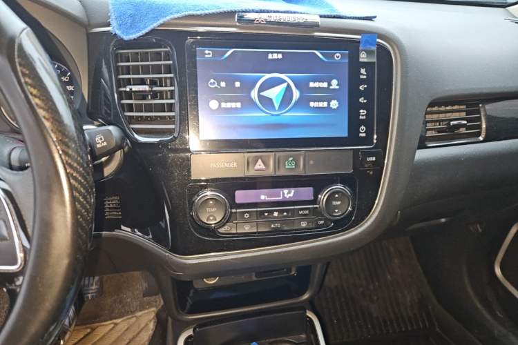 Used Mitsubishi Outlander 2018 2.0L Two-Wheel Drive Glory Edition 5 Seats Audio And AC Panel