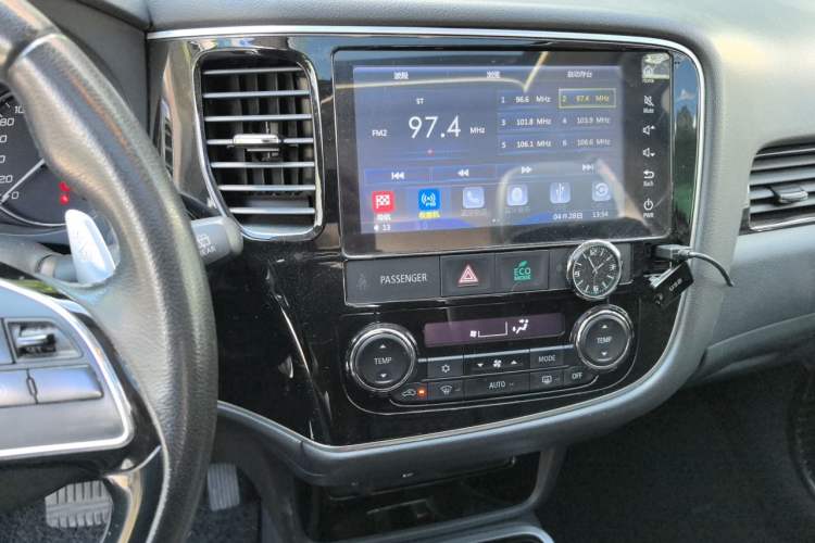Used Mitsubishi Outlander 2018 2.4L 4x4 Elite Edition 5 Seats Audio And AC Panel