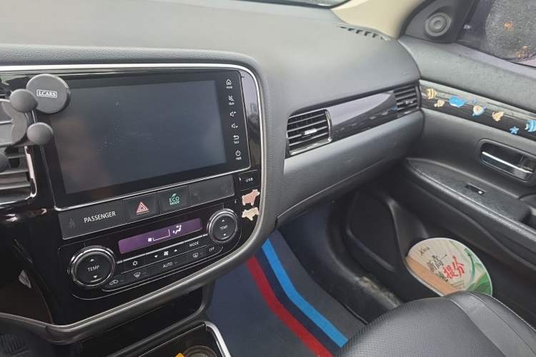 Used Mitsubishi Outlander 2018 2.0L Two-Wheel Drive Glory Edition 5 Seats Audio And AC Panel