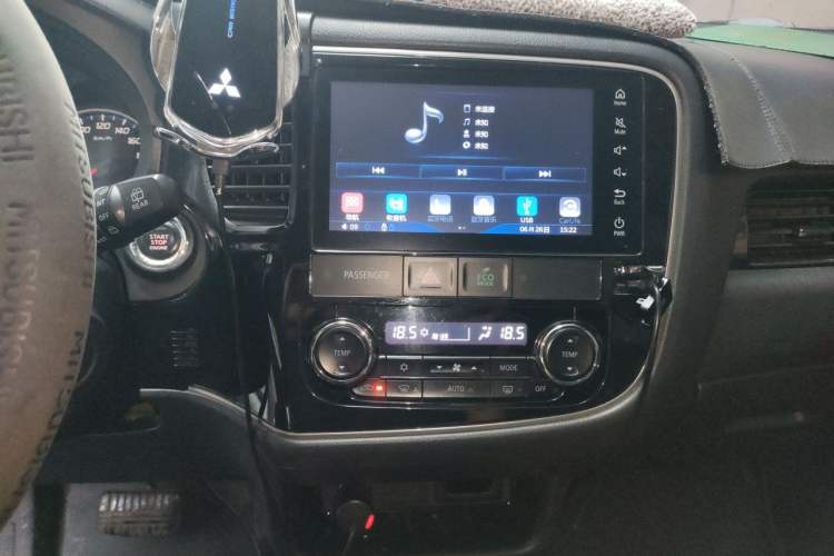 Used Mitsubishi Outlander 2018 2.0L Two-Wheel Drive Glory Edition 5 Seats Audio And AC Panel