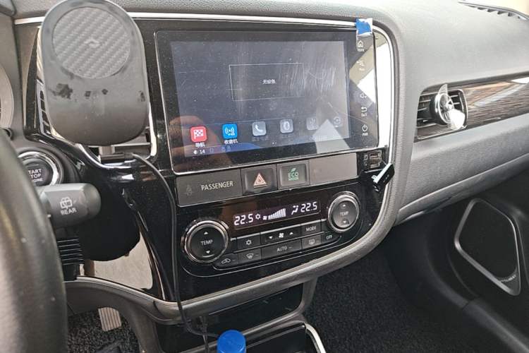Used Mitsubishi Outlander 2018 2.4L 4x4 Elite Edition 5 Seats Audio And AC Panel