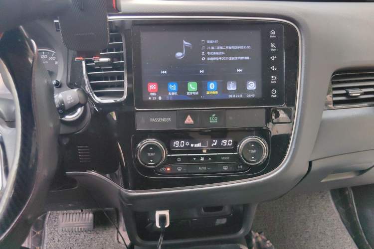 Used Mitsubishi Outlander 2018 2.0L Two-Wheel-Drive Jiale Edition 7-Seater Audio And AC Panel