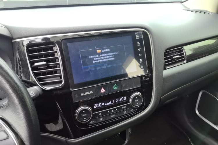 Used Mitsubishi Outlander 2018 2.0L Two-Wheel Drive Glory Edition 5 Seats Audio And AC Panel