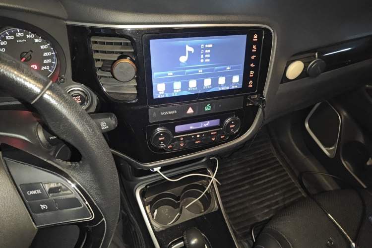 Used Mitsubishi Outlander 2018 2.0L Two-Wheel Drive Glory Edition 5 Seats Audio And AC Panel