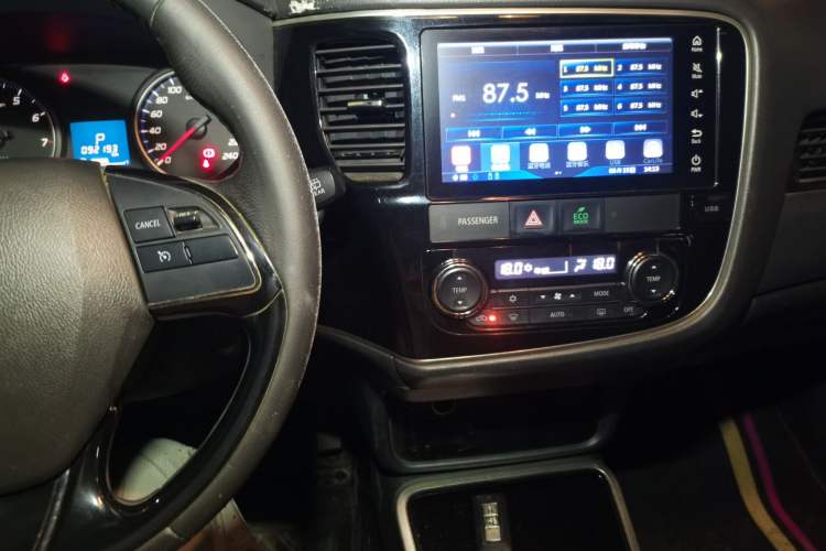 Used Mitsubishi Outlander 2018 2.0L Two-Wheel Drive Glory Edition 5 Seats Audio And AC Panel