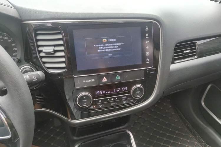 Used Mitsubishi Outlander 2018 2.0L Two-Wheel Drive Glory Edition 5 Seats Audio And AC Panel