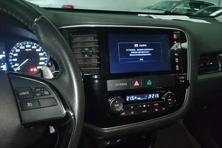 Used Mitsubishi Outlander 2018 2.4L 4x4 Elite Edition 5 Seats Audio And AC Panel