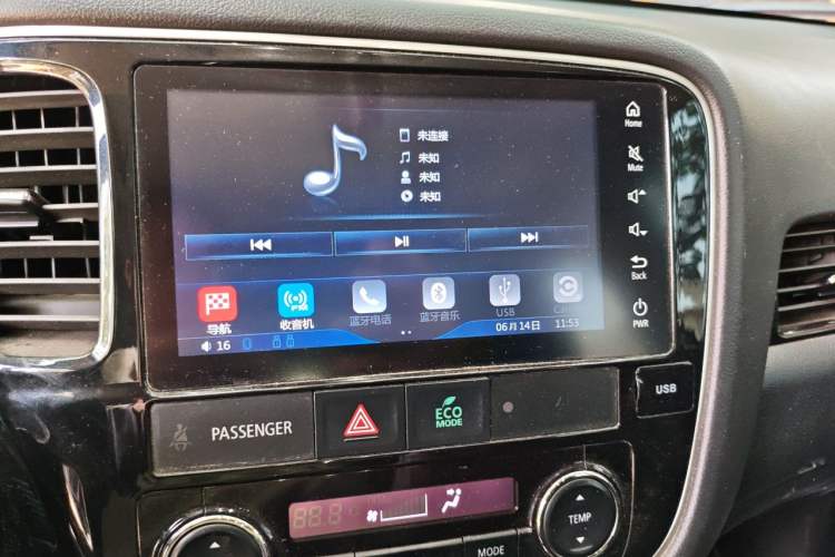 Used Mitsubishi Outlander 2018 2.0L Two-Wheel Drive Glory Edition 5 Seats Audio And AC Panel