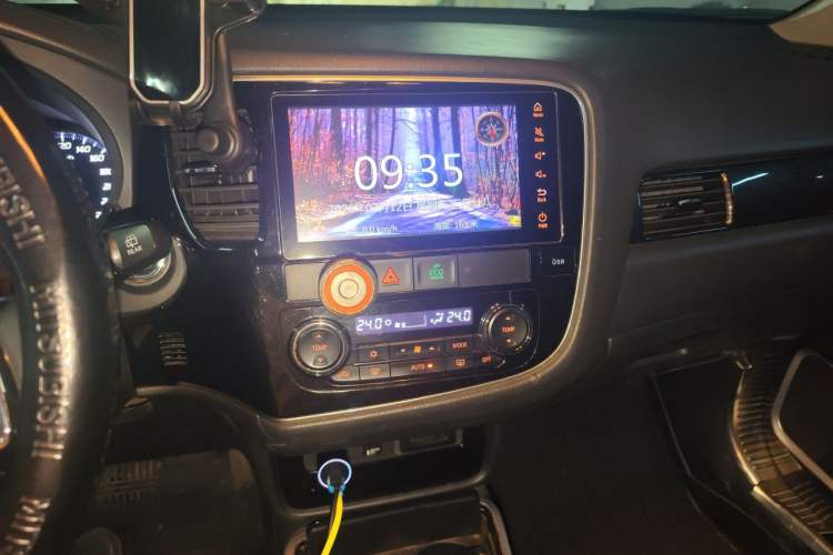 Used Mitsubishi Outlander 2018 2.4L 4x4 Elite Edition 5 Seats Audio And AC Panel
