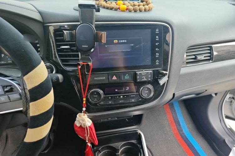 Used Mitsubishi Outlander 2018 2.4L 4x4 Luxury Edition 7-Seater Audio And AC Panel