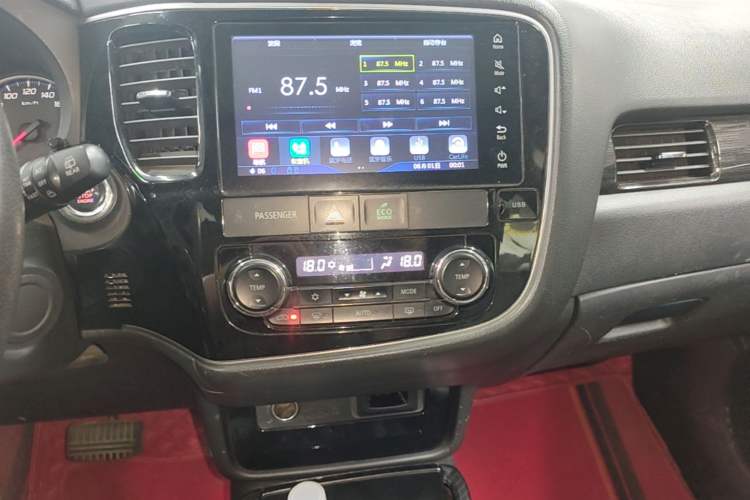 Used Mitsubishi Outlander 2018 2.0L Two-Wheel Drive Glory Edition 5 Seats Audio And AC Panel