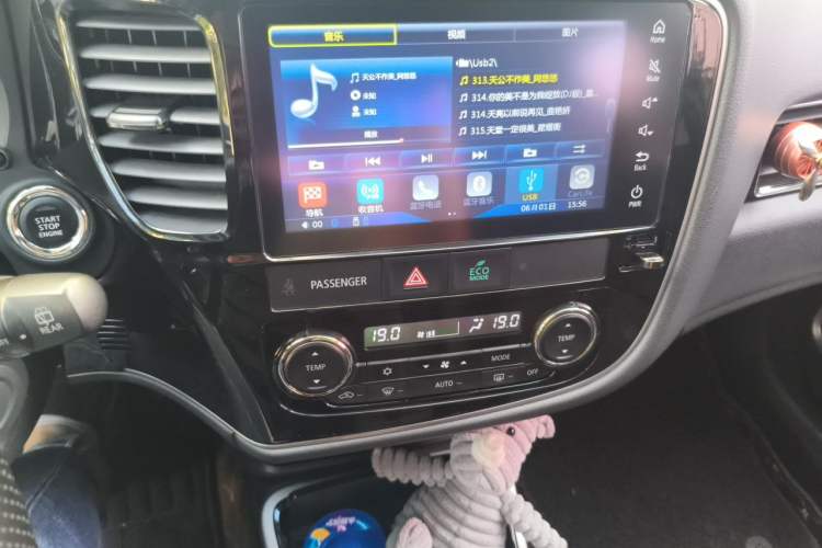 Used Mitsubishi Outlander 2018 2.0L Two-Wheel Drive Glory Edition 5 Seats Audio And AC Panel