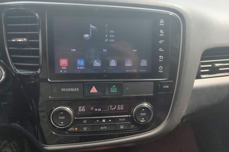 Used Mitsubishi Outlander 2018 2.0L Two-Wheel-Drive Jiale Edition 7-Seater Audio And AC Panel