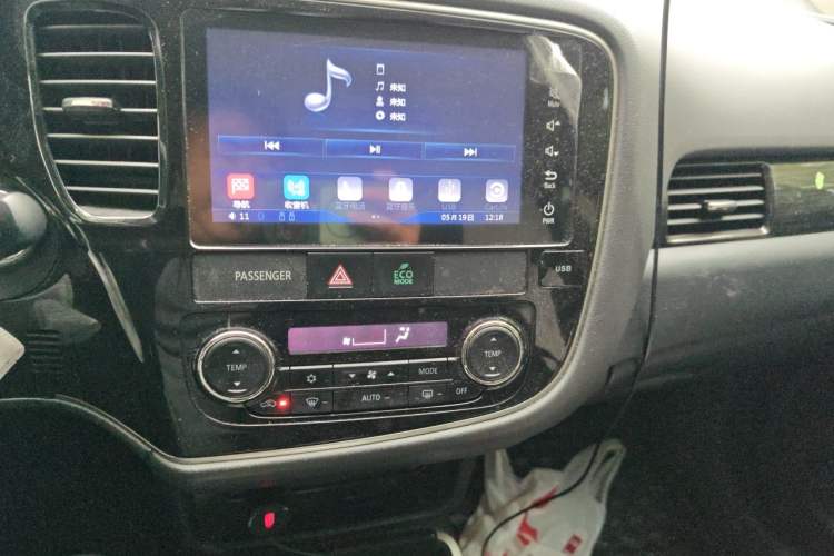 Used Mitsubishi Outlander 2018 2.0L Two-Wheel Drive Glory Edition 5 Seats Audio And AC Panel