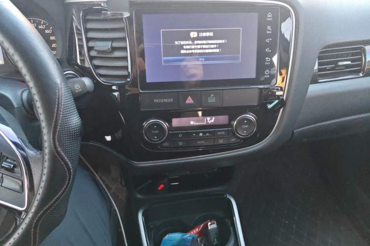 Used Mitsubishi Outlander 2018 2.0L Two-Wheel Drive Glory Edition 5 Seats Audio And AC Panel