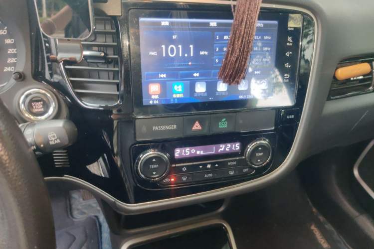 Used Mitsubishi Outlander 2018 2.0L Two-Wheel-Drive Jiale Edition 7-Seater Audio And AC Panel