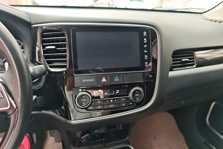 Used Mitsubishi Outlander 2018 2.4L 4x4 Elite Edition 5 Seats Audio And AC Panel