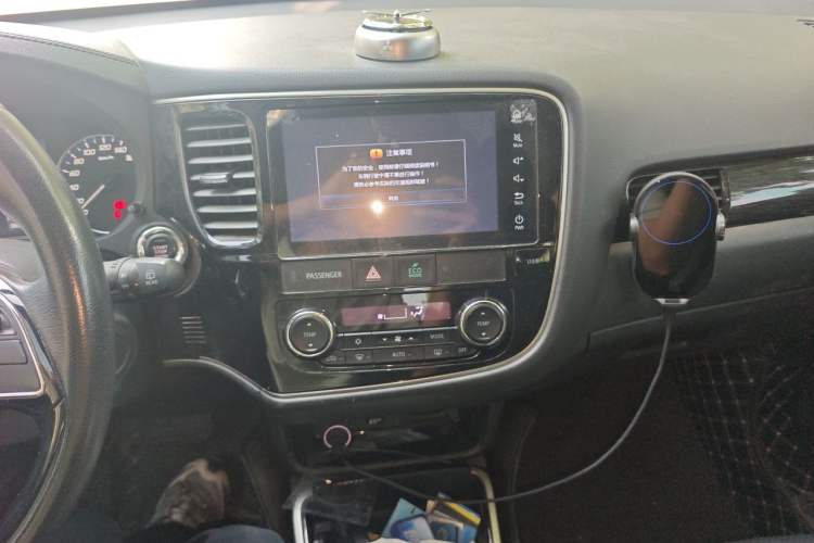 Used Mitsubishi Outlander 2018 2.4L 4x4 Luxury Edition 7-Seater Audio And AC Panel