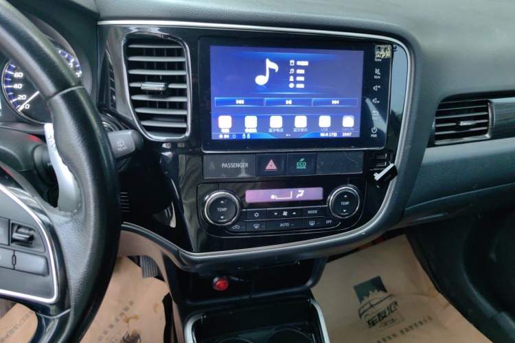 Used Mitsubishi Outlander 2018 2.4L 4x4 Elite Edition 5 Seats Audio And AC Panel