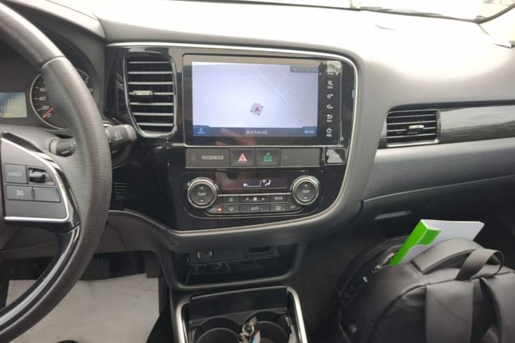 Used Mitsubishi Outlander 2018 2.0L Two-Wheel Drive Glory Edition 5 Seats Audio And AC Panel