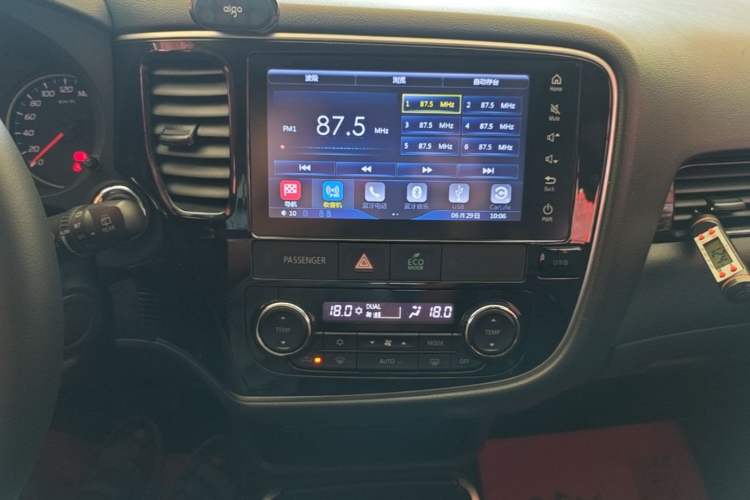 Used Mitsubishi Outlander 2018 2.0L Two-Wheel-Drive Jiale Edition 7-Seater Audio And AC Panel