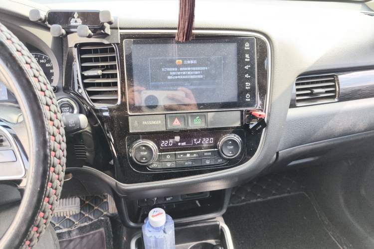 Used Mitsubishi Outlander 2018 2.4L 4x4 Elite Edition 5 Seats Audio And AC Panel