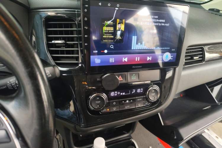 Used Mitsubishi Outlander 2018 2.0L Two-Wheel Drive Glory Edition 5 Seats Audio And AC Panel