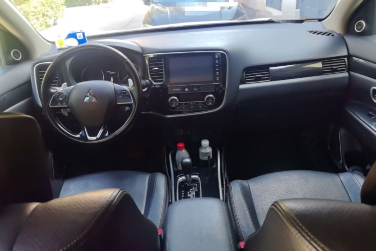 Used Mitsubishi Outlander 2018 2.4L 4x4 Elite Edition 5 Seats Center Console