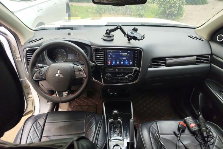 Used Mitsubishi Outlander 2018 2.0L Two-Wheel Drive Glory Edition 5 Seats Center Console