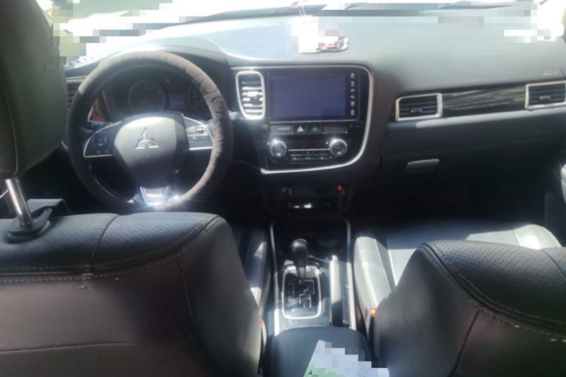 Used Mitsubishi Outlander 2018 2.0L Two-Wheel-Drive Jiale Edition 7-Seater Center Console