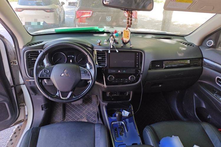 Used Mitsubishi Outlander 2018 2.4L 4x4 Elite Edition 5 Seats Center Console