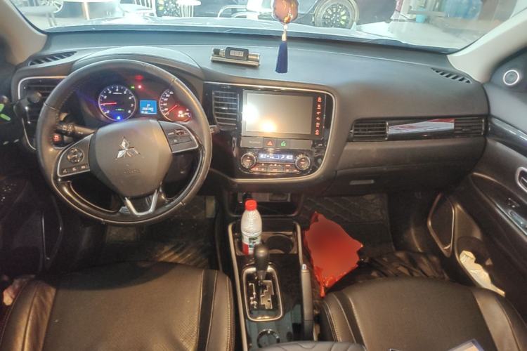 Used Mitsubishi Outlander 2018 2.0L Two-Wheel Drive Glory Edition 5 Seats Center Console