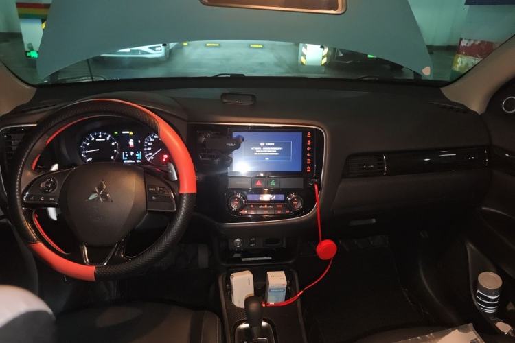 Used Mitsubishi Outlander 2018 2.4L 4x4 Elite Edition 5 Seats Center Console