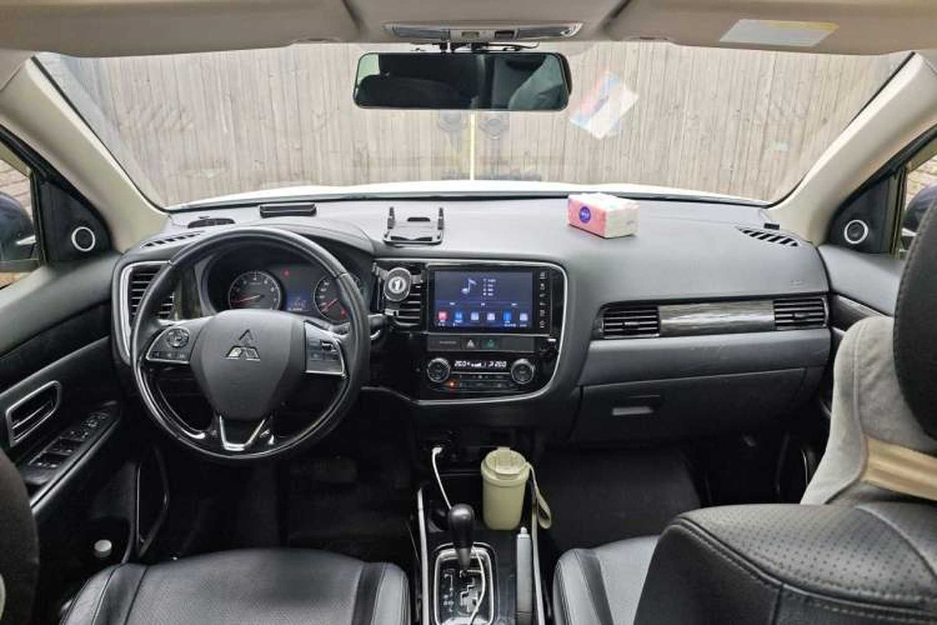 Used Mitsubishi Outlander 2018 2.0L Two-Wheel Drive Glory Edition 5 Seats Center Console